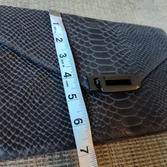 Vintage Crocodile Embossed Leather Bag. Excellent condition - Picture 12 of 15